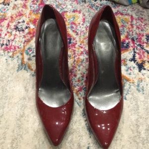 Nine West red/ burg pumps